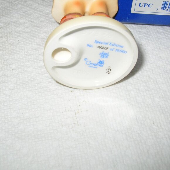 M I Hummel Goebel Figurine "LOVING WISHES " HUM #5783 2/0 TMK8 w/Box  MINT - Picture 4 of 4